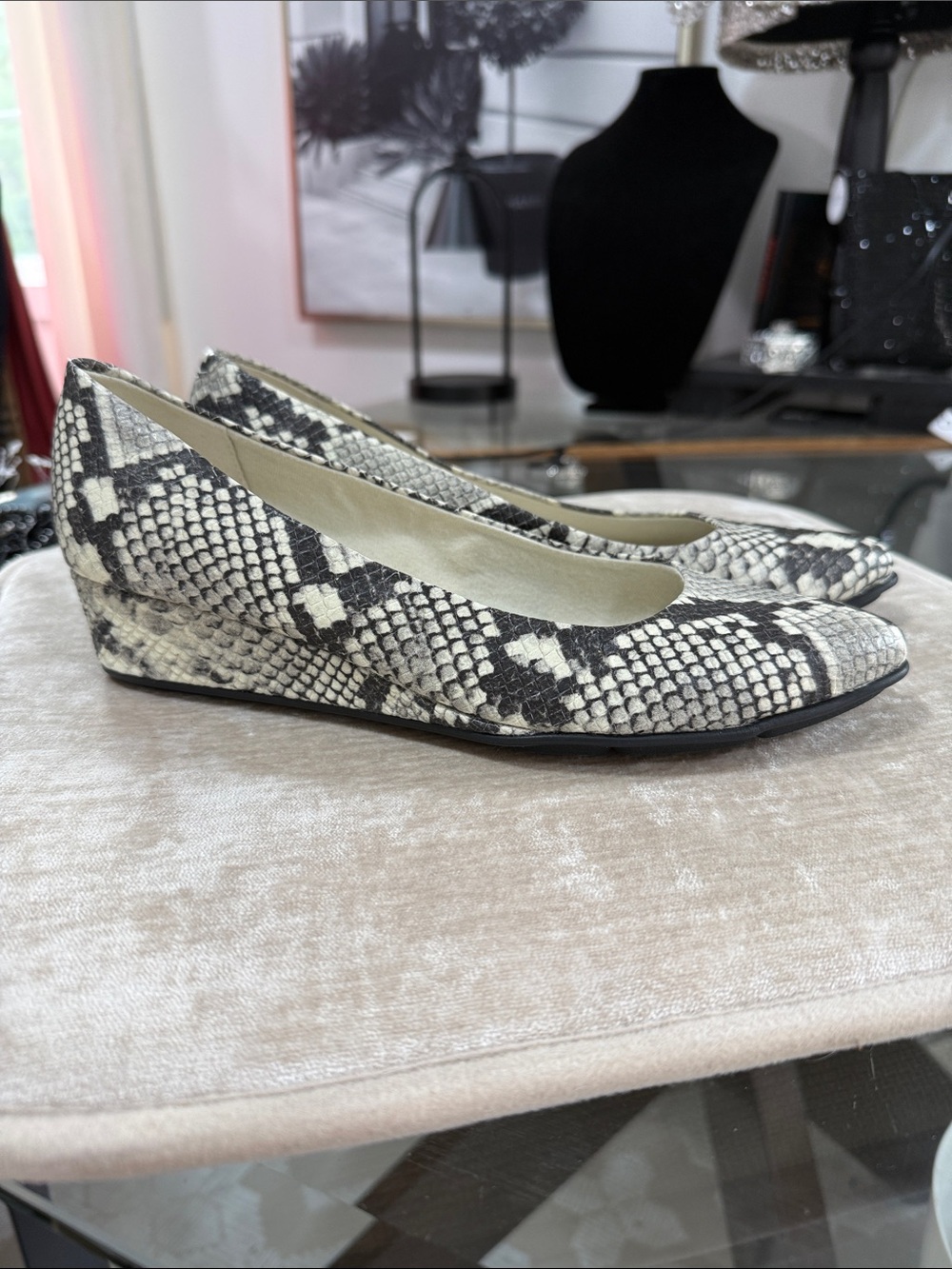Easy Spirit snakeskin pointed flats comfort shoes 8 M never worn